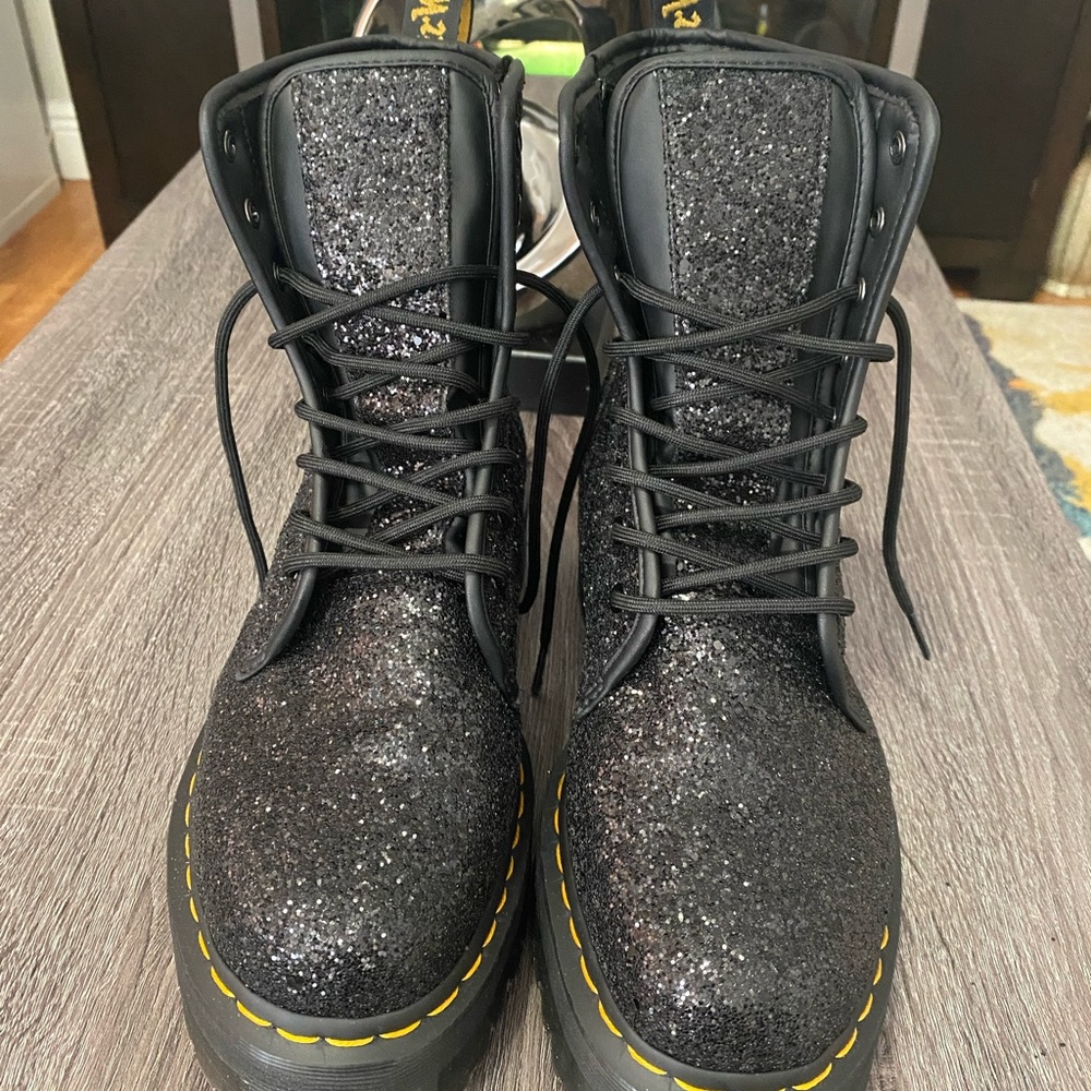 Dr. Martens Molly Platform boots